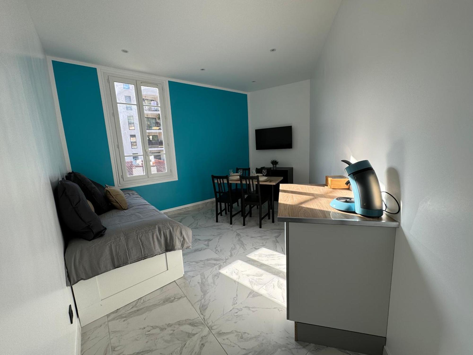 Superior Family Room,1508917171:JPEG